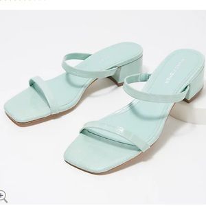 MINT MARC FISHER CROC BLOCK HEELS (7.5)